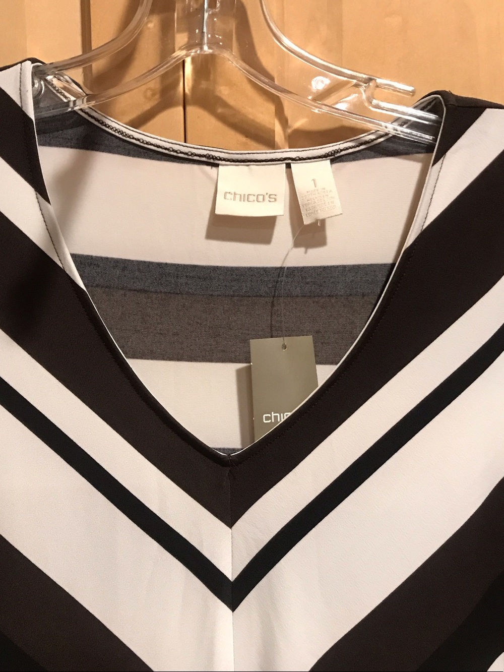 New Chico's Black, Brown, and White Chevron V-Neck Top - Picture 3 of 9